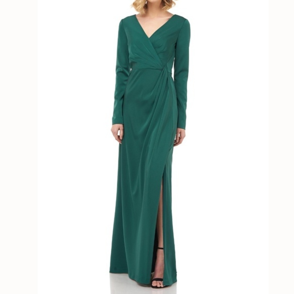 Kay Unger. Adelina Long Sleeved Gown.‎